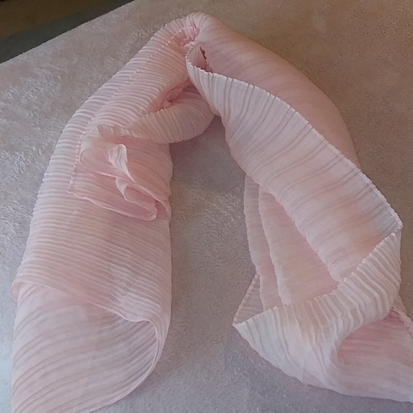 Scarve (Never worn) - Picture 5 of 5